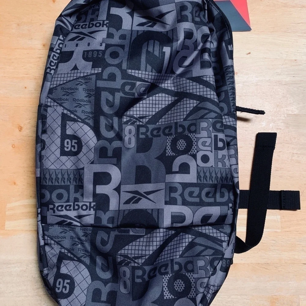 Reebok kid GRAPHIC BACKPACK (black/grey)